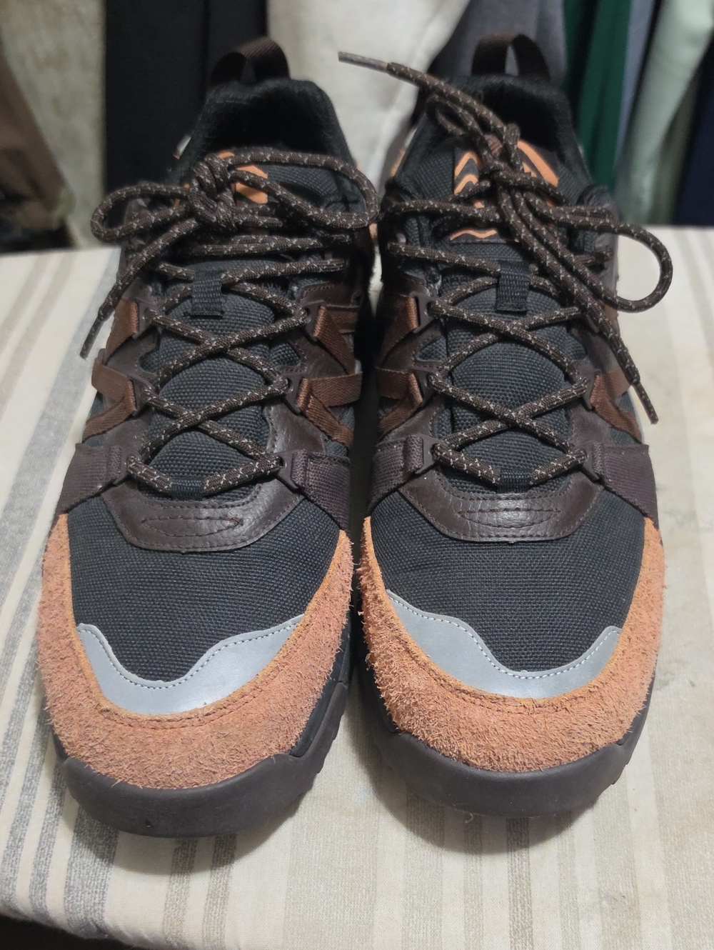 Men's Brown & Black Mixed-Material Trail Sneakers